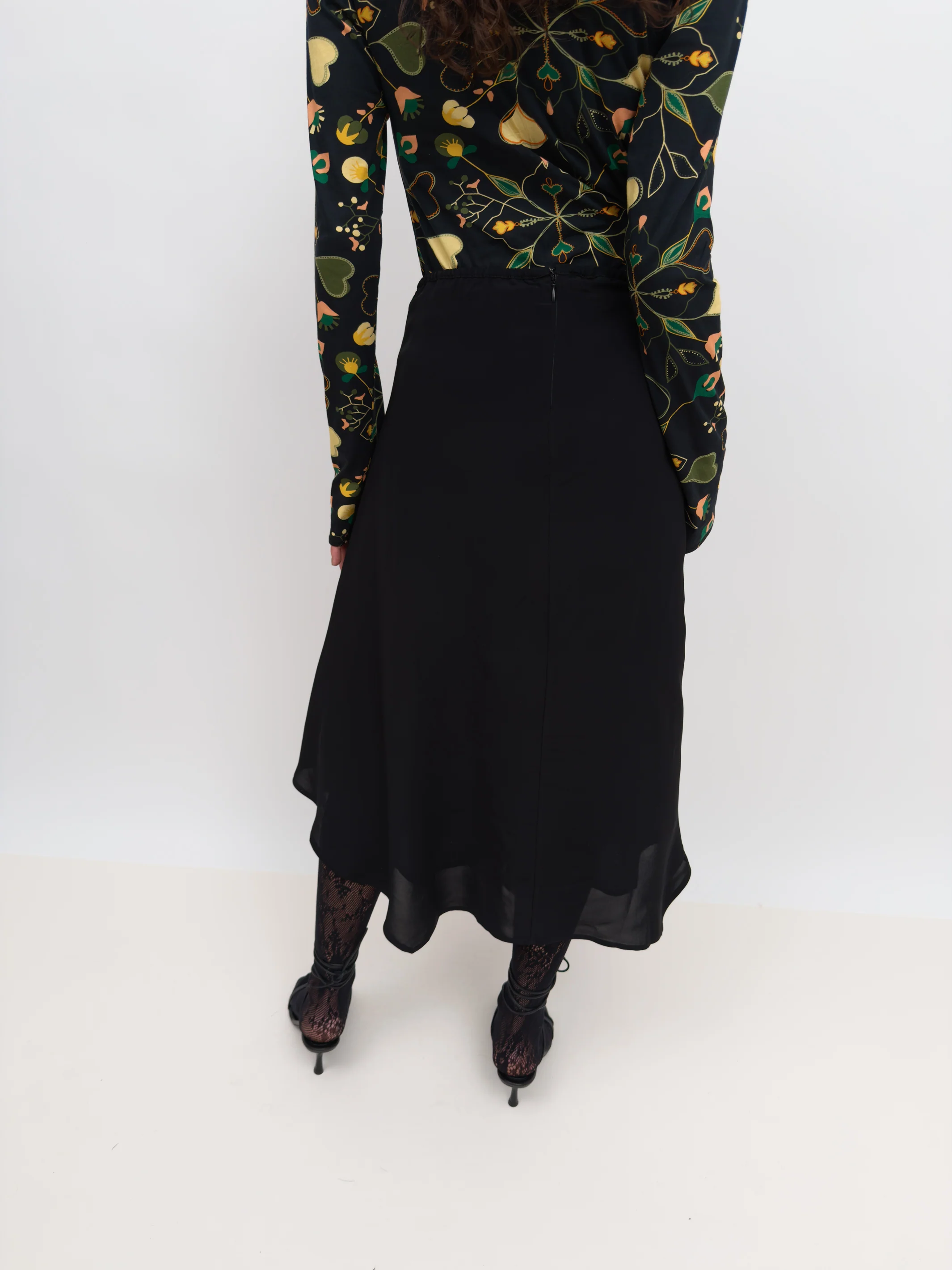 The Amalia fluid crepe skirt - Image 5