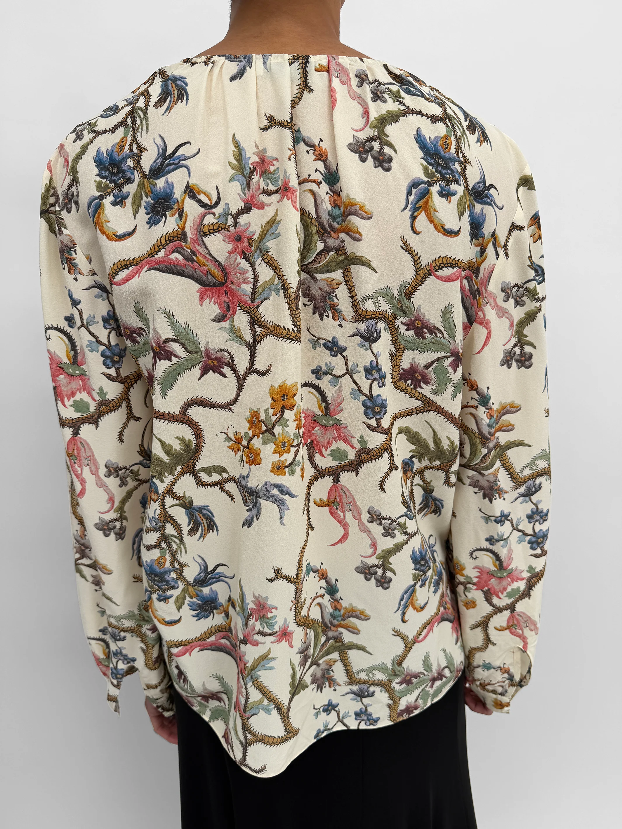 The Baily raglan blouse in Trailing - Image 5