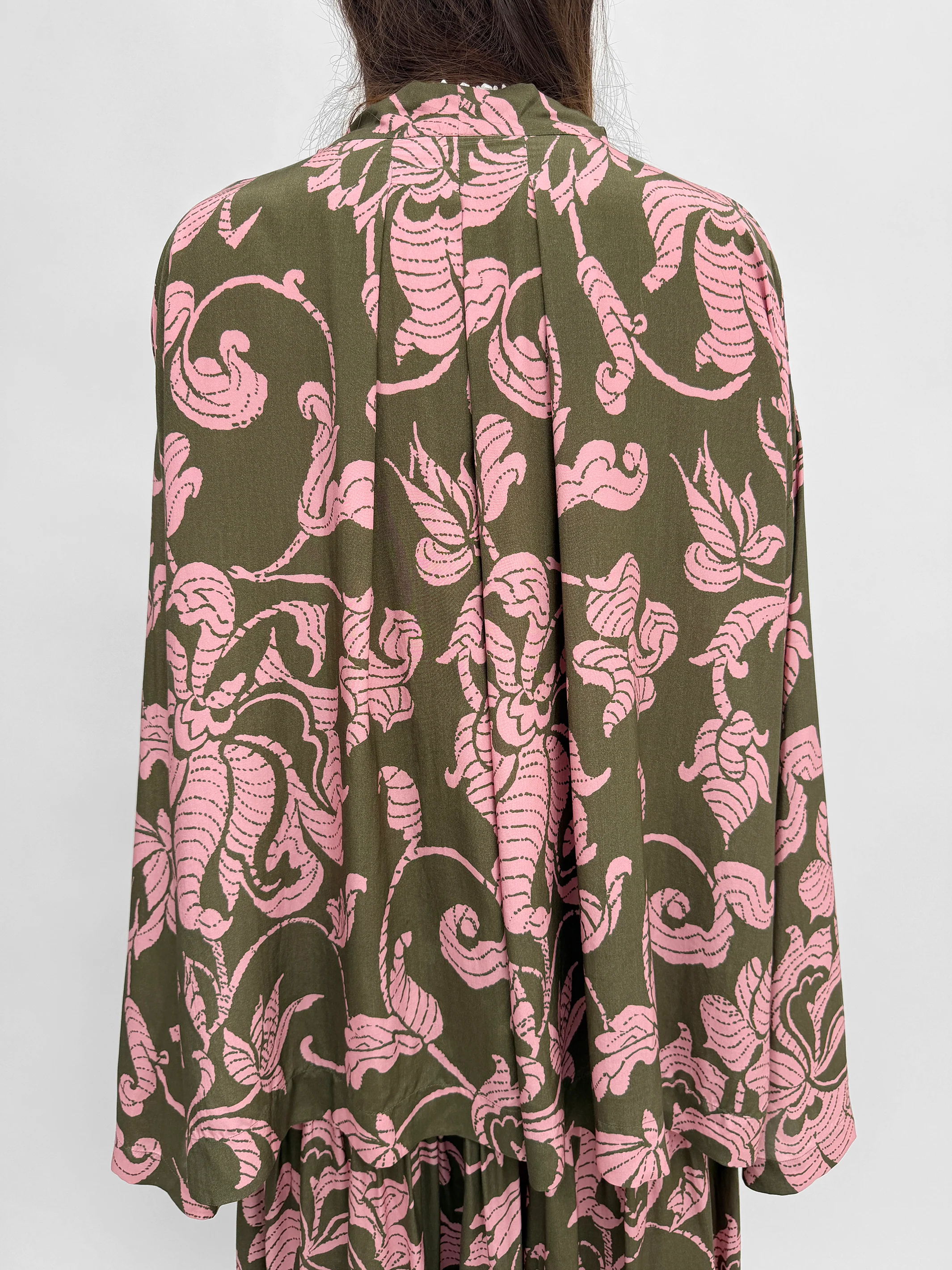 The Denali over-dimensioned blouse in French Lily - Image 4