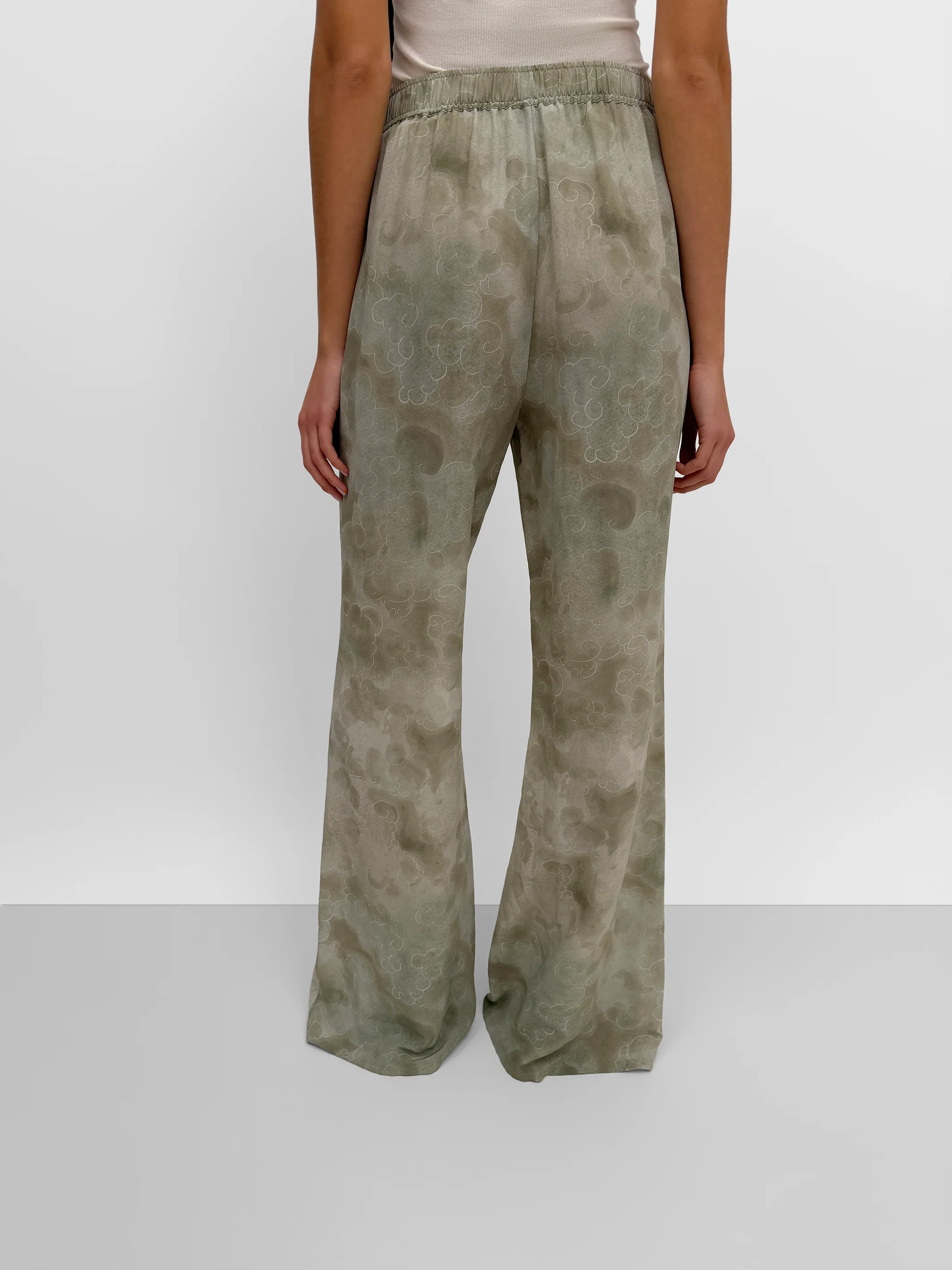 The Ezra dressed track pant in Clouds - Image 2