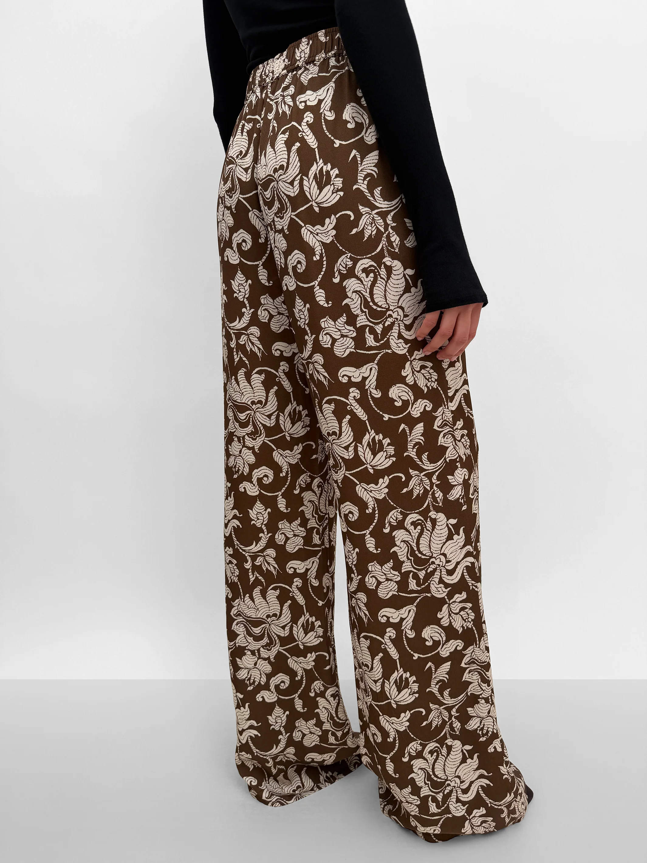 The Ezra dressed track pant in French Lily - Image 3