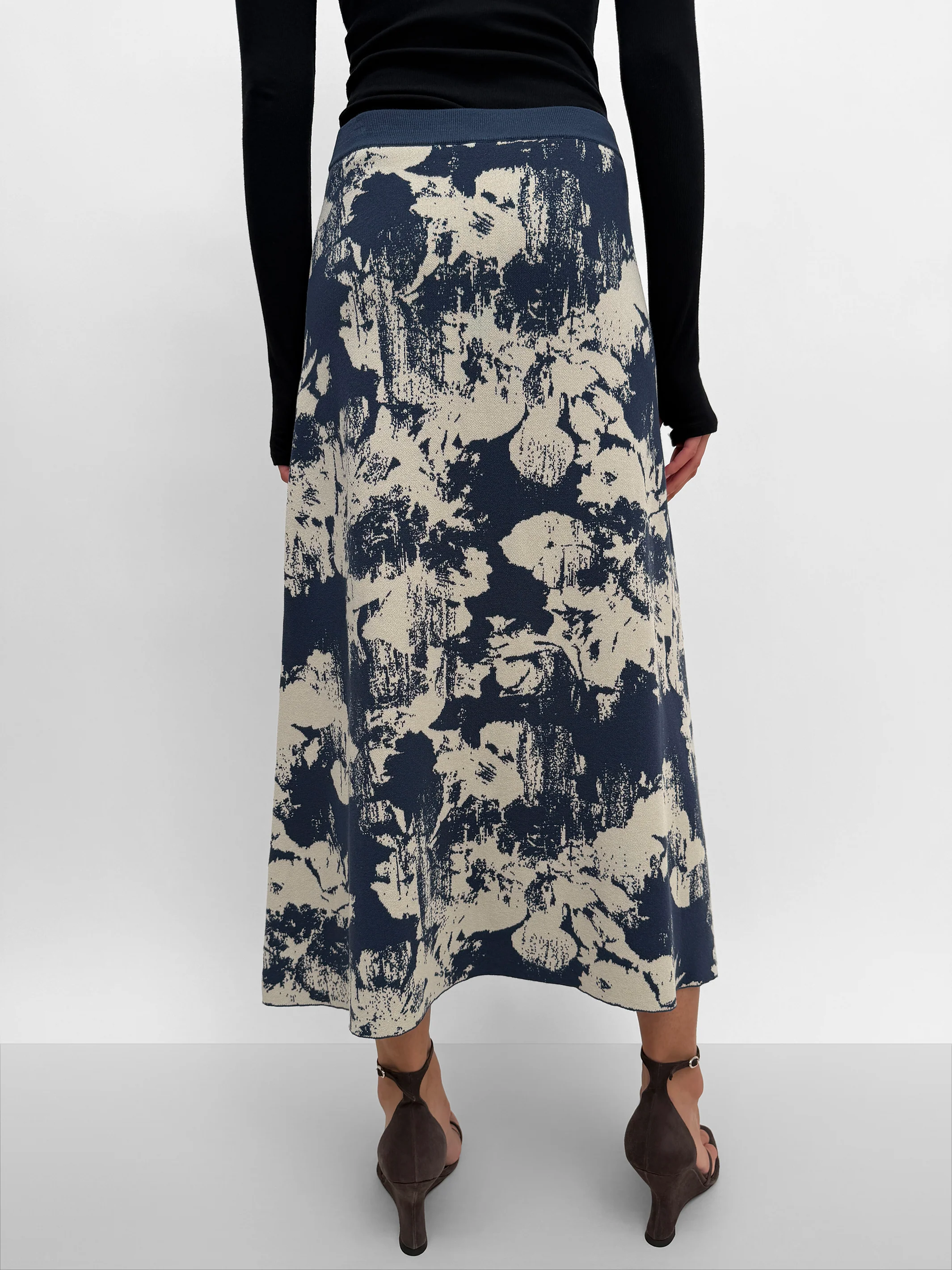 The Flora jacquard knit skirt - Image 3