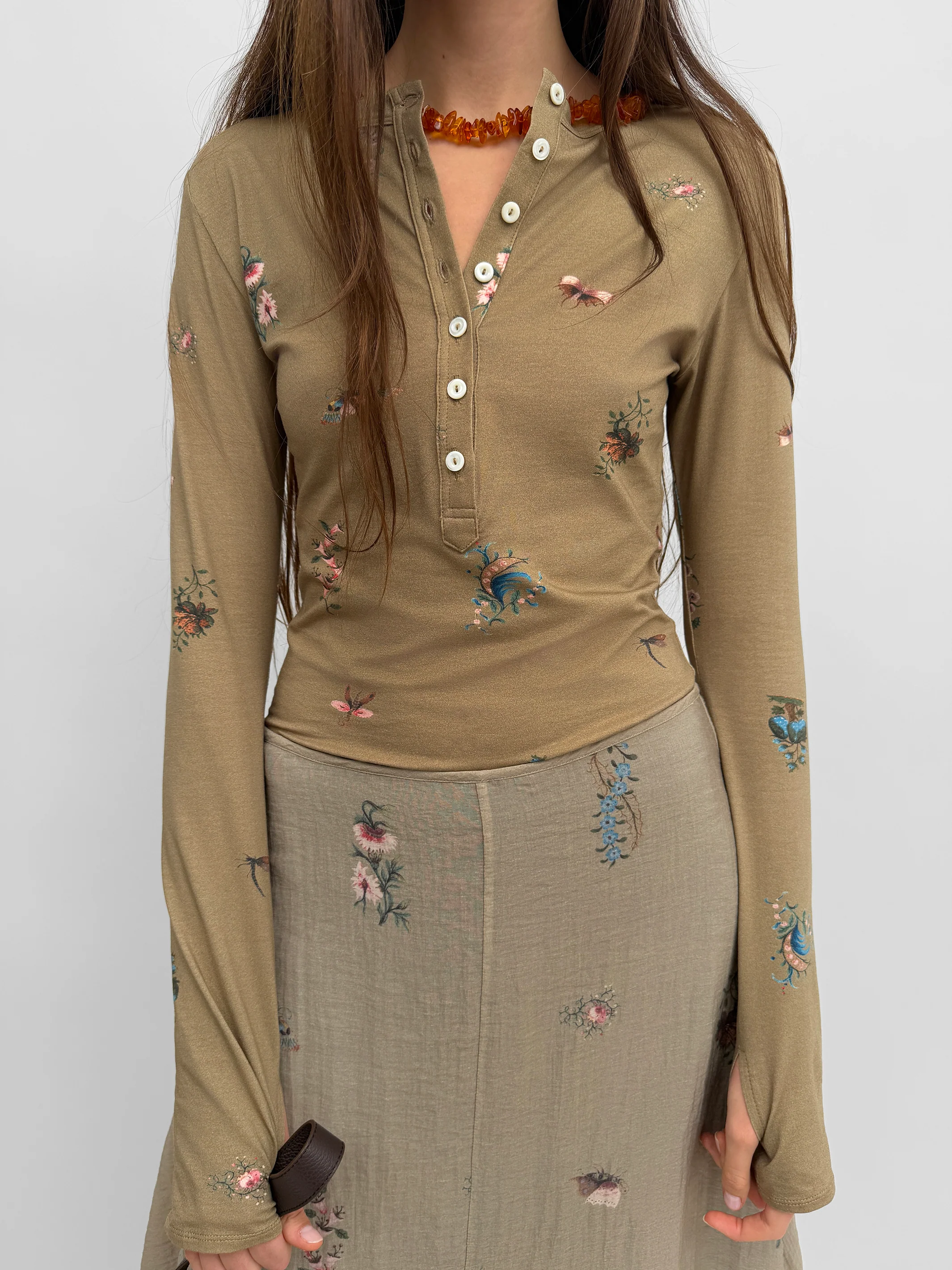 The Kiara Henley shirt top in Duchess - Image 3