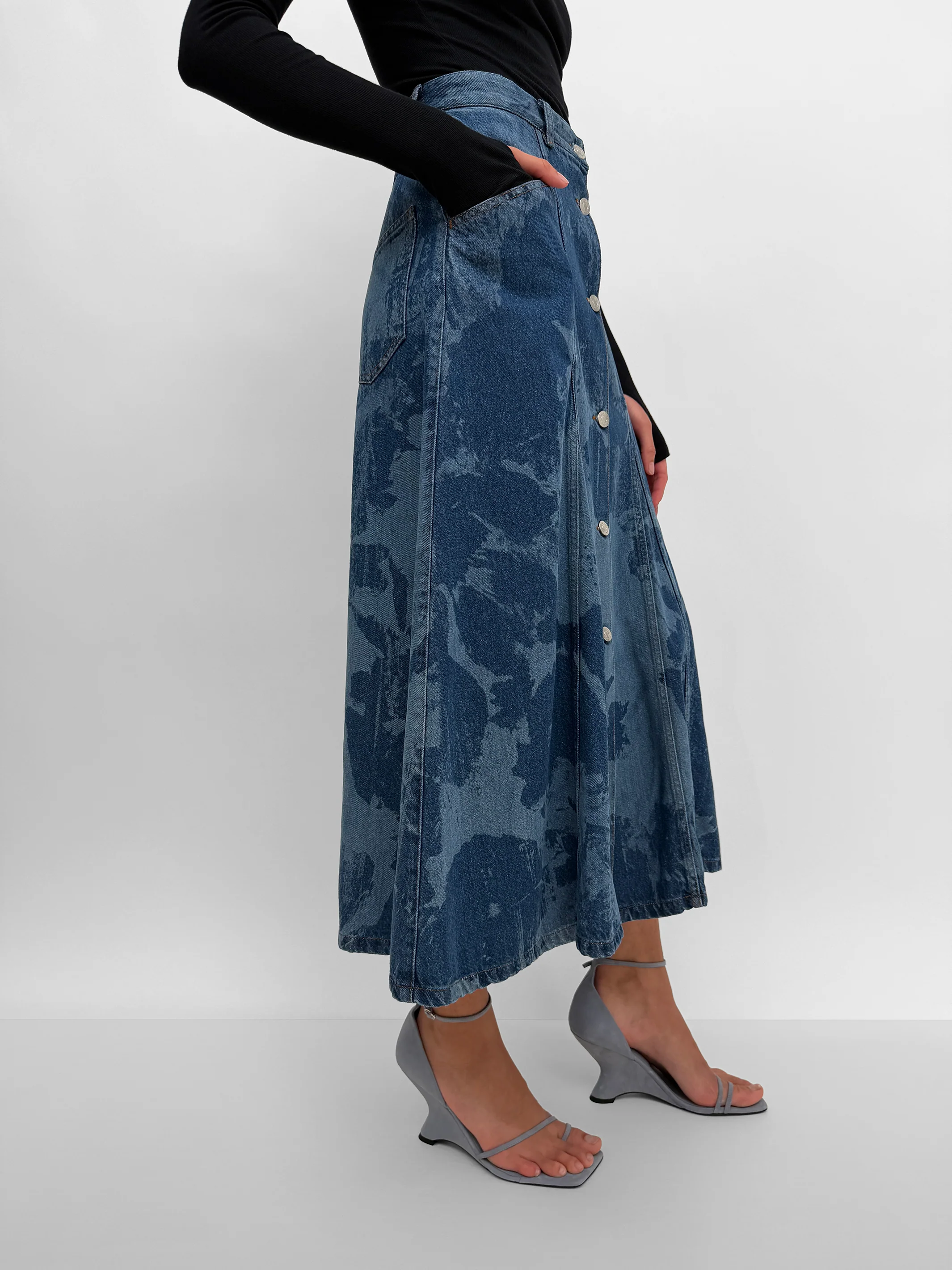 The London mid-calf printed denim skirt - Image 3