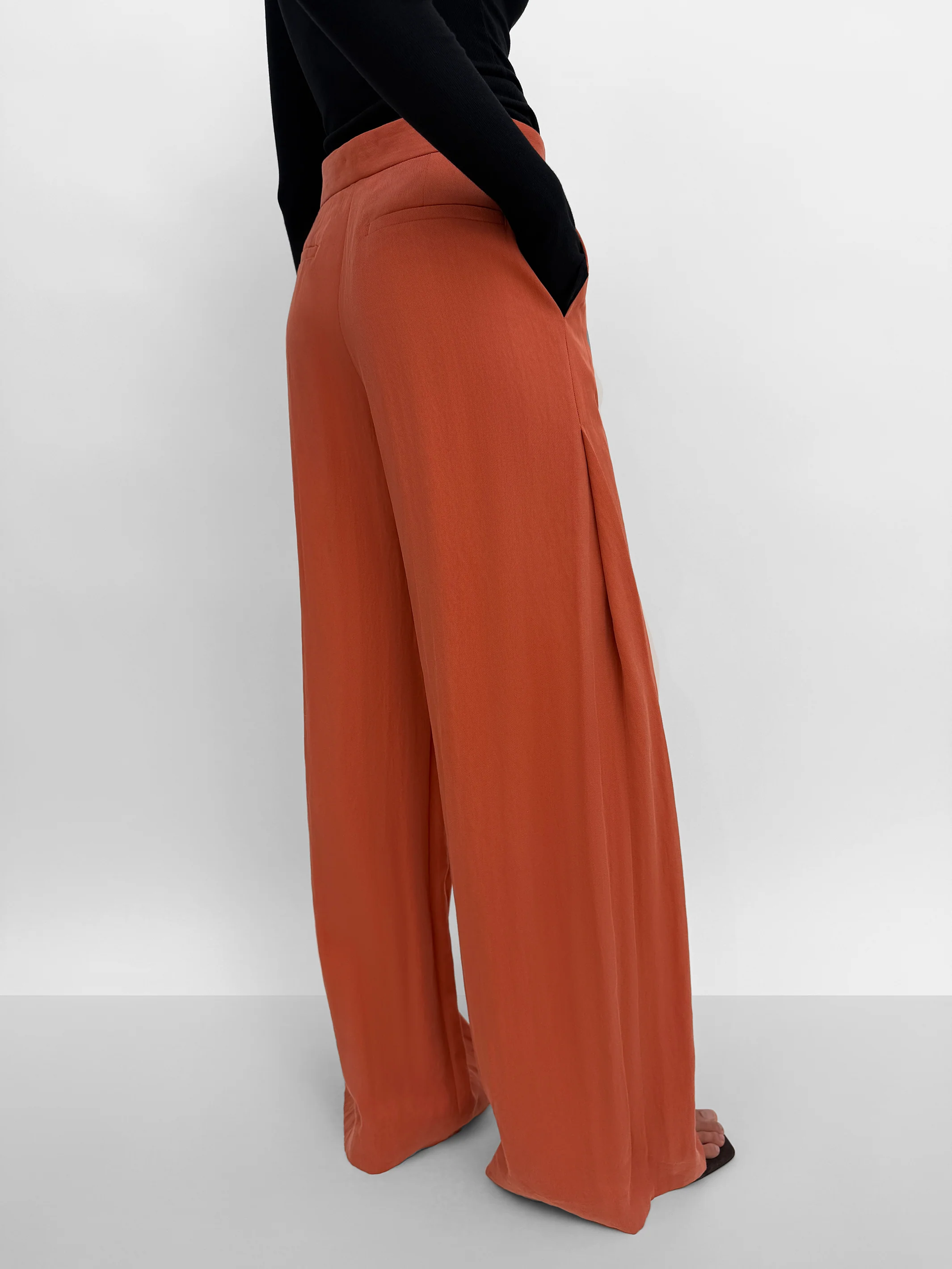 The Nora fluid tencel pant - Image 3