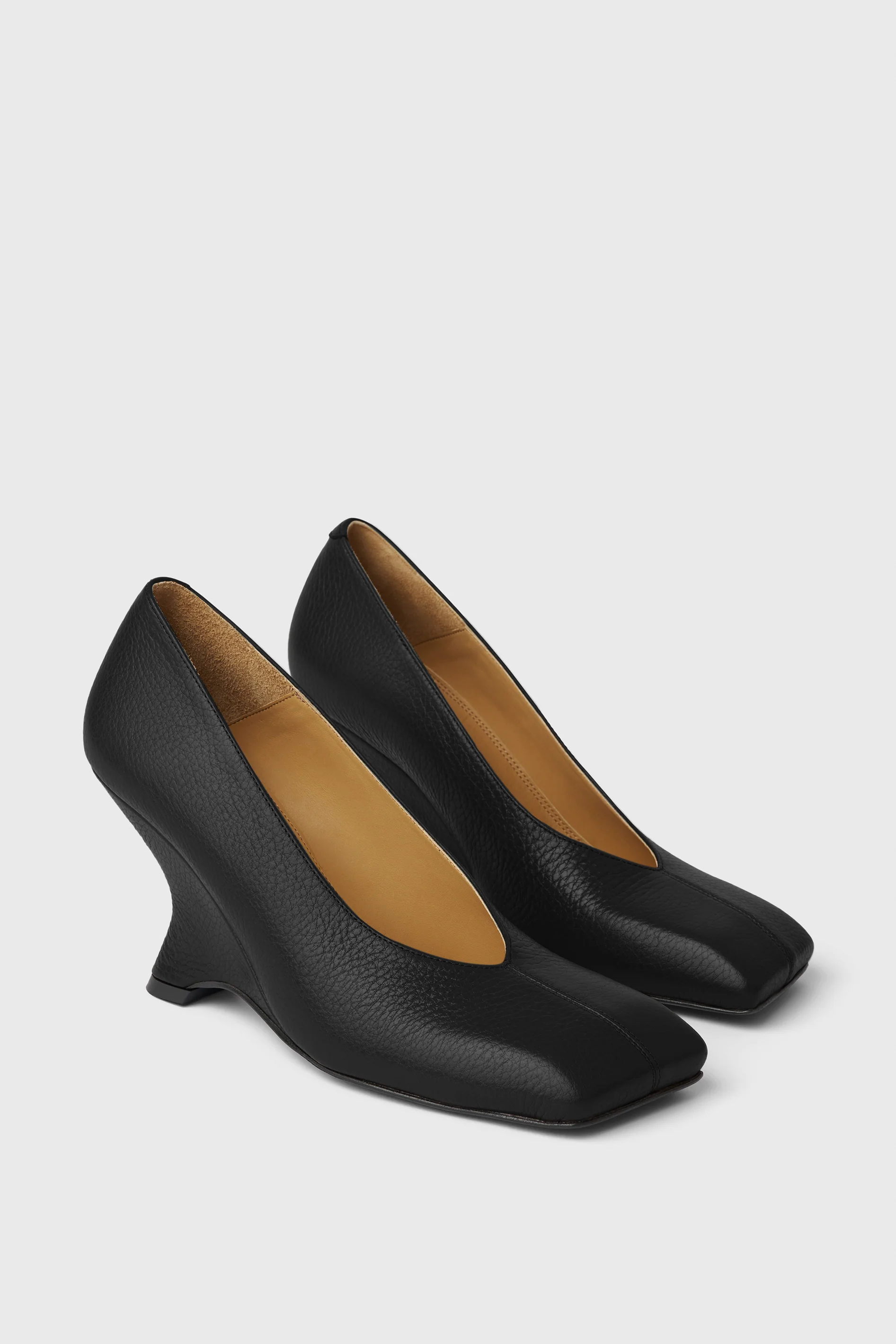 The Polka pebble leather pump - Image 3