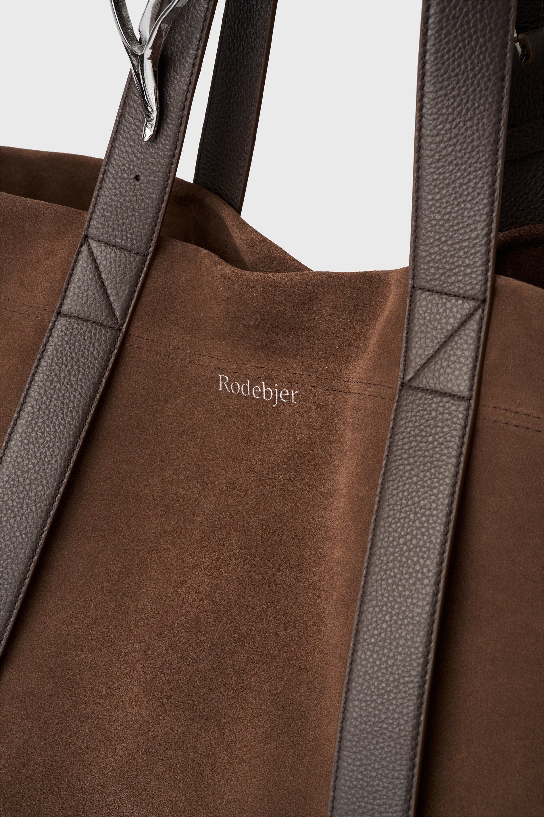 The Seashell suede over-dimensioned tote - Image 3