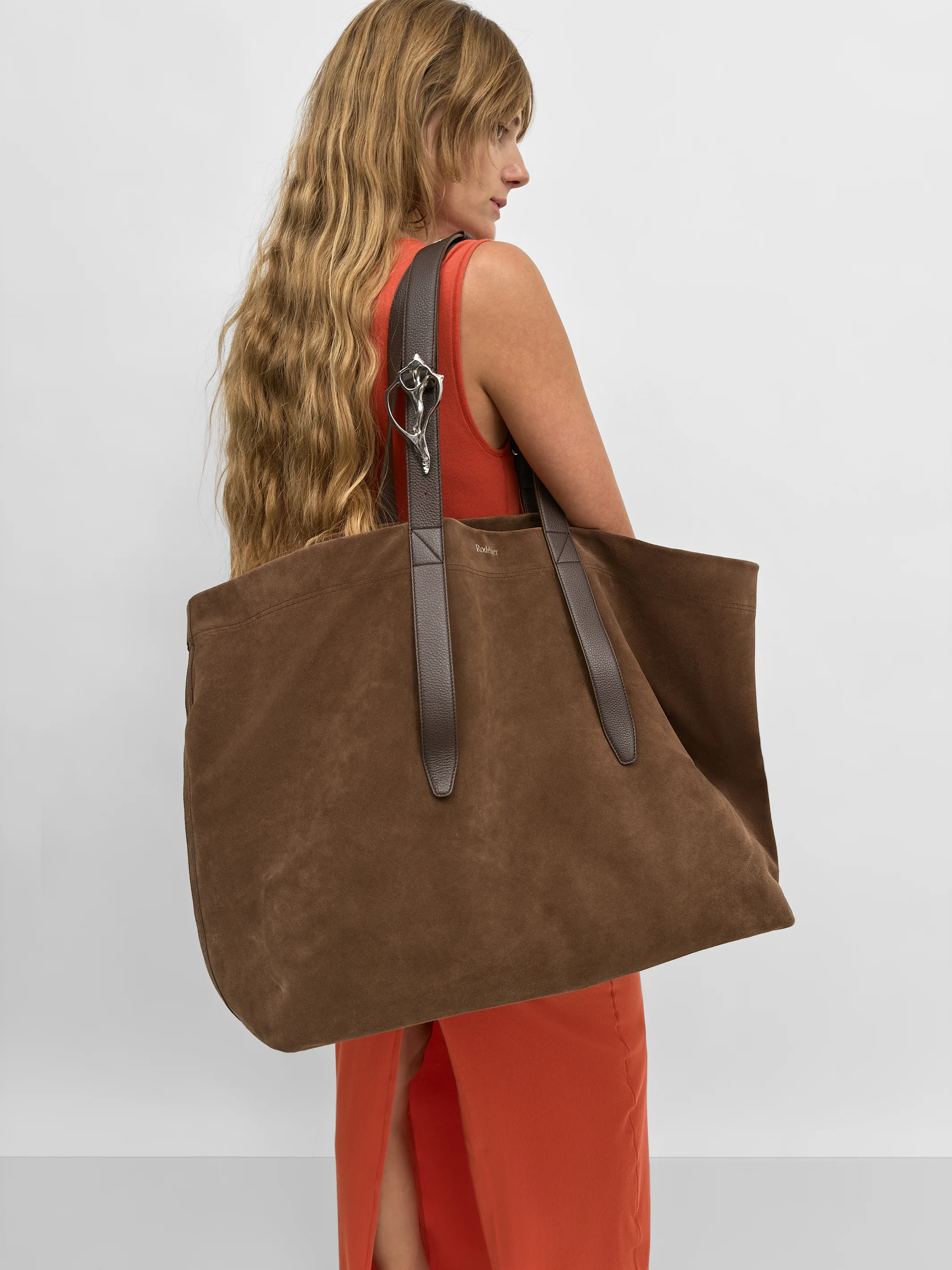 The Seashell suede over-dimensioned tote - Image 4