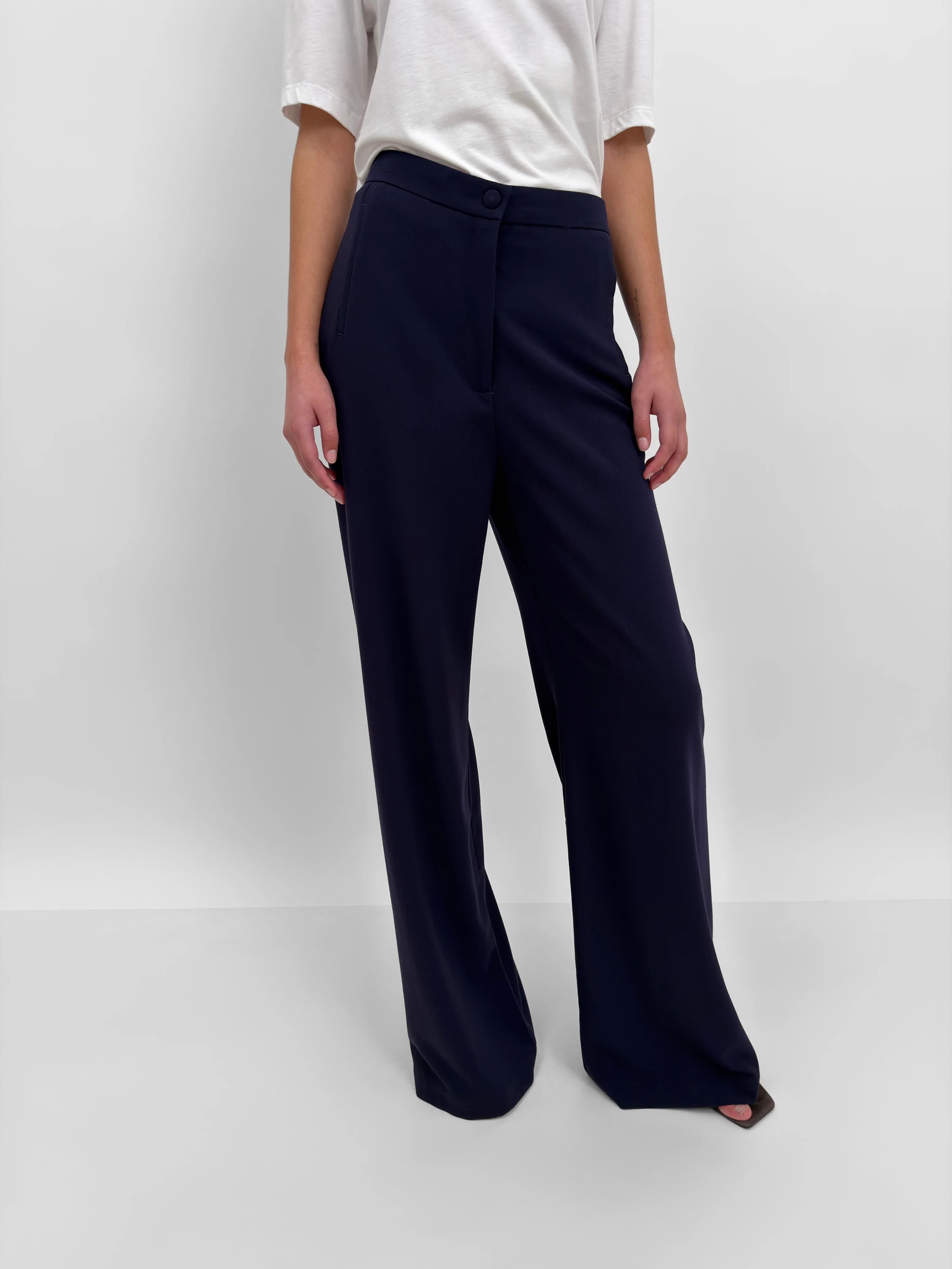 The Sini soft suiting pant - Image 4