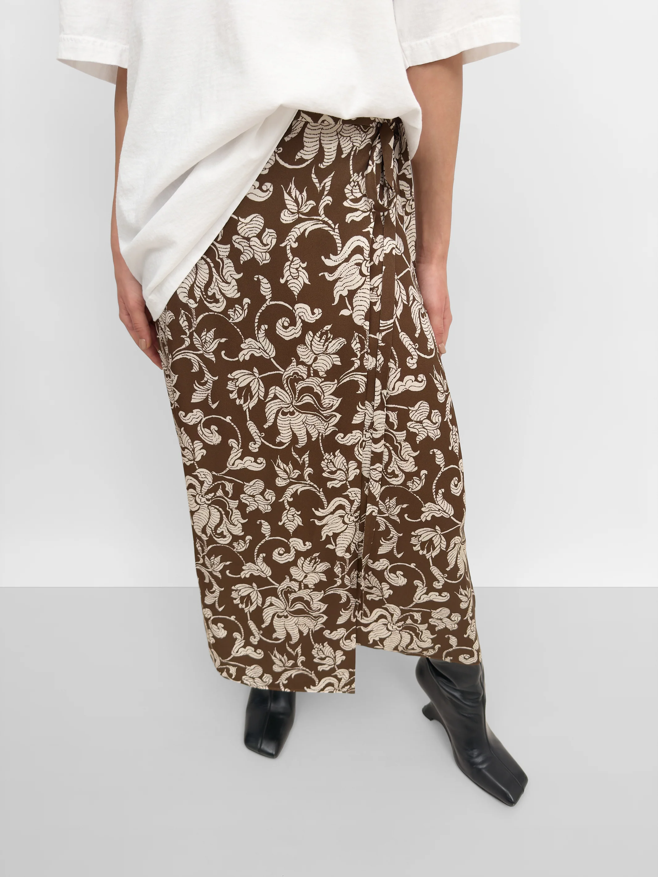 The Verona wrap pencil skirt in French Lily - Image 4